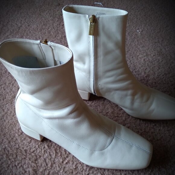 Vince Camuto ankle boots in ivory - Picture 7 of 11